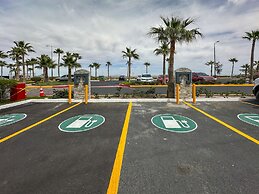 3BR Ground Floor Condo With Direct Pool Access