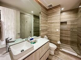 3BR Ground Floor Condo With Direct Pool Access