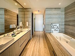 3BR Ground Floor Condo With Direct Pool Access