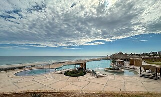 3BR Ground Floor Condo With Direct Pool Access