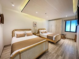 3BR Ground Floor Condo With Direct Pool Access