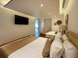 3BR Ground Floor Condo With Direct Pool Access