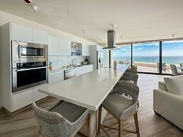 3BR Ground Floor Condo With Direct Pool Access