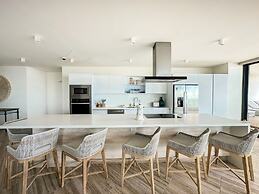 3BR Ground Floor Condo With Direct Pool Access