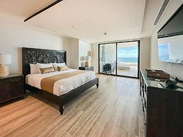 3BR Ground Floor Condo With Direct Pool Access