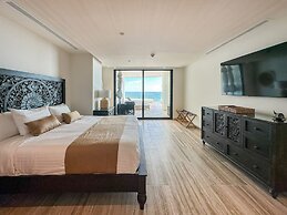 3BR Ground Floor Condo With Direct Pool Access