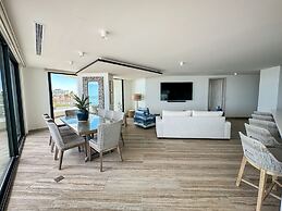 3BR Ground Floor Condo With Direct Pool Access