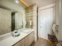 3BR Ground Floor Condo With Direct Pool Access