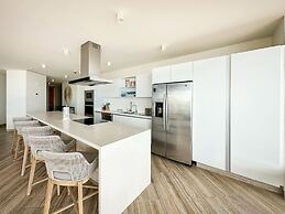 3BR Ground Floor Condo With Direct Pool Access