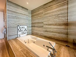 3BR Ground Floor Condo With Direct Pool Access