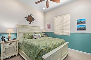 Luxury Oasis: Pool, Hot Tub & Firepit 4 Bedroom Home by RedAwning