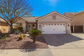 Luxury Oasis: Pool, Hot Tub & Firepit 4 Bedroom Home by RedAwning