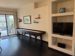 Luxury Oasis: Pool, Hot Tub & Firepit 4 Bedroom Home by RedAwning