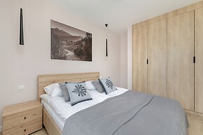 Szymony Apartment by Renters Prestige