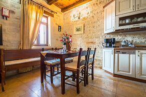 Villa Marcos Chara in Asteri