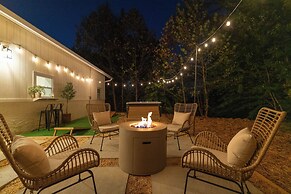 Modern Home w/ Hot Tub & Backyard Oasis!