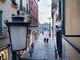 OFFICINE CAVOUR Casa dei Leoni