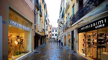 OFFICINE CAVOUR Casa dei Leoni