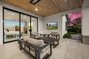 Palm Villa- Luxury 7 Bed, Pickleball, Volleyball, Golf