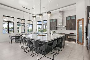 Palm Villa- Luxury 7 Bed, Pickleball, Volleyball, Golf