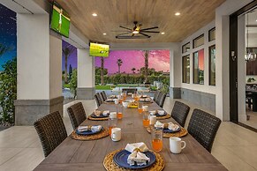 Palm Villa- Luxury 7 Bed, Pickleball, Volleyball, Golf