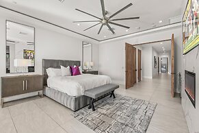 Palm Villa- Luxury 7 Bed, Pickleball, Volleyball, Golf