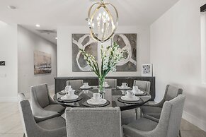 Palm Villa- Luxury 7 Bed, Pickleball, Volleyball, Golf