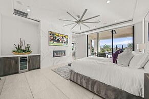 Palm Villa- Luxury 7 Bed, Pickleball, Volleyball, Golf