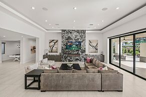 Palm Villa- Luxury 7 Bed, Pickleball, Volleyball, Golf