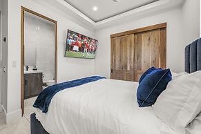 Palm Villa- Luxury 7 Bed, Pickleball, Volleyball, Golf