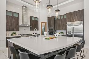 Palm Villa- Luxury 7 Bed, Pickleball, Volleyball, Golf