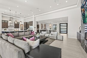 Palm Villa- Luxury 7 Bed, Pickleball, Volleyball, Golf