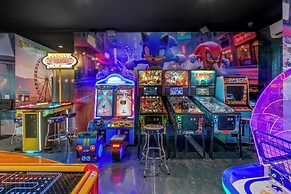 Palm Villa- Luxury 7 Bed, Pickleball, Volleyball, Golf