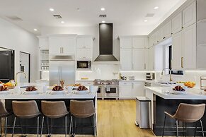 The Stallion Estate Sleeps 24, Theater, Game Room, Pickle Ball