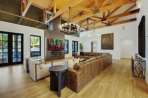 The Stallion Estate Sleeps 24, Theater, Game Room, Pickle Ball