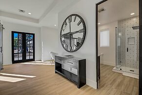 The Stallion Estate Sleeps 24, Theater, Game Room, Pickle Ball