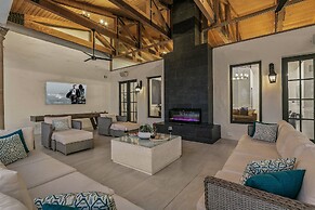 The Stallion Estate Sleeps 24, Theater, Game Room, Pickle Ball