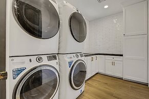 The Stallion Estate Sleeps 24, Theater, Game Room, Pickle Ball