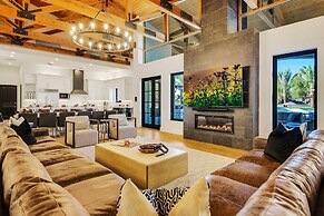 The Stallion Estate Sleeps 24, Theater, Game Room, Pickle Ball