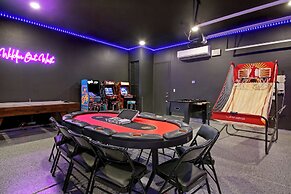 Wilder Out West: Luxury Pickleball, Mini Golf, & Game Room!