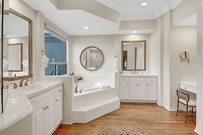 Wilder Out West: Luxury Pickleball, Mini Golf, & Game Room!