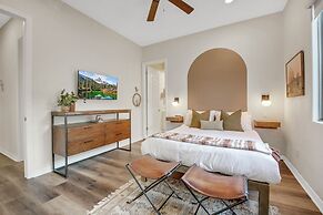 Wilder Out West: Luxury Pickleball, Mini Golf, & Game Room!