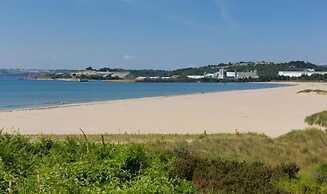 Welcoming 3 Bedroom Caravan 2 Min Walk to Beach