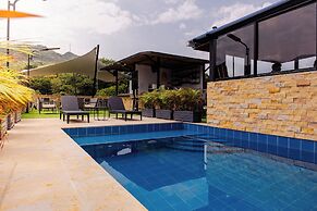 Central Suites by H&R
