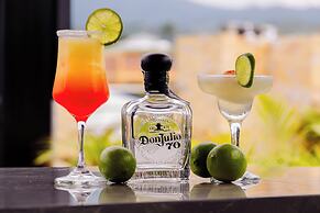 Central Suites by H&R