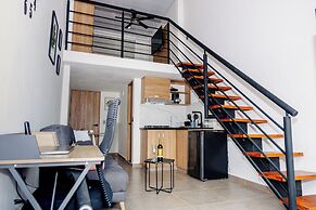 Central Suites by H&R