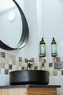 Central Suites by H&R