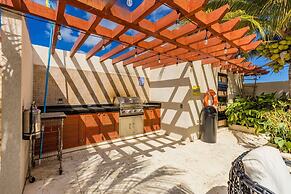 Waykiri Modern Condo 3 Bed 2 Bath Walk to Marriott