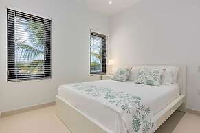 Waykiri Modern Condo 3 Bed 2 Bath Walk to Marriott