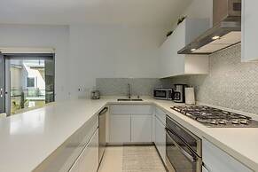 Waykiri Modern Condo 3 Bed 2 Bath Walk to Marriott